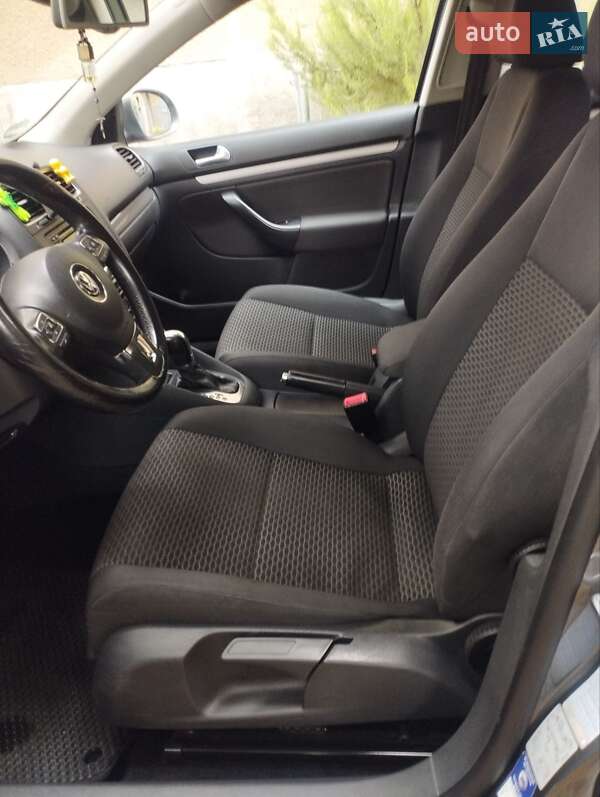 Універсал Volkswagen Golf 2012 в Долині