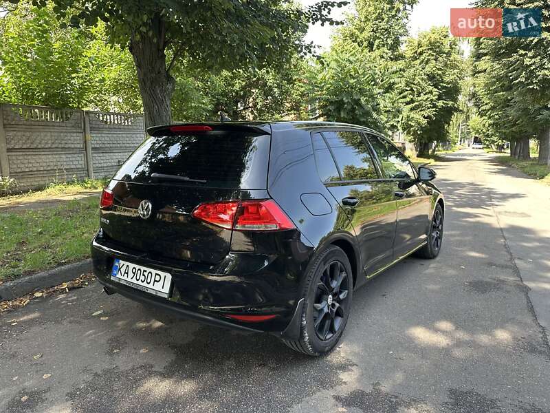 Хэтчбек Volkswagen Golf 2015 в Киеве