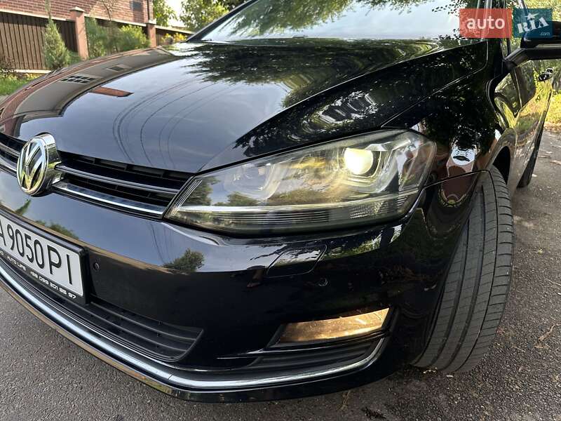 Хэтчбек Volkswagen Golf 2015 в Киеве