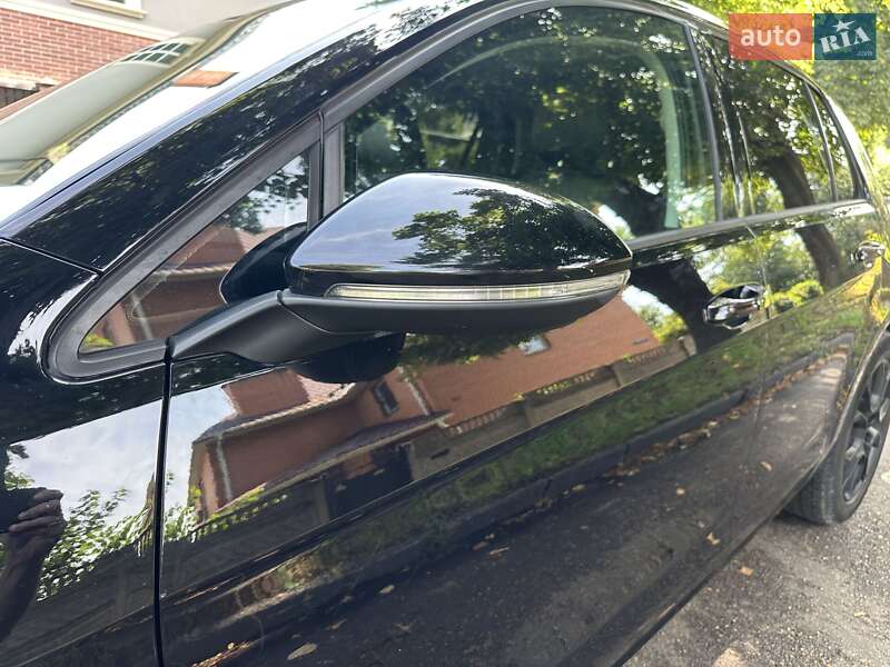 Хэтчбек Volkswagen Golf 2015 в Киеве