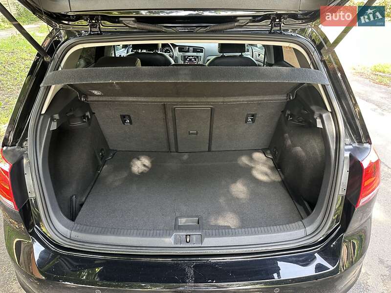 Хэтчбек Volkswagen Golf 2015 в Киеве