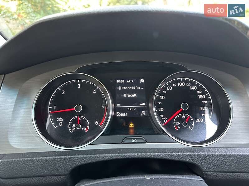 Хэтчбек Volkswagen Golf 2015 в Киеве
