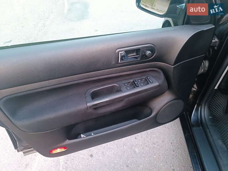 Хетчбек Volkswagen Golf 2002 в Запоріжжі