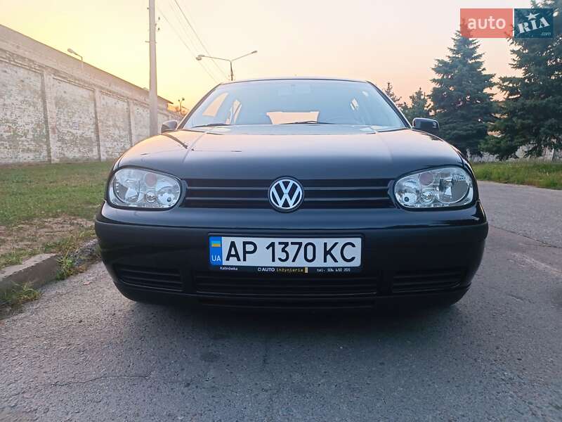 Хетчбек Volkswagen Golf 2002 в Запоріжжі