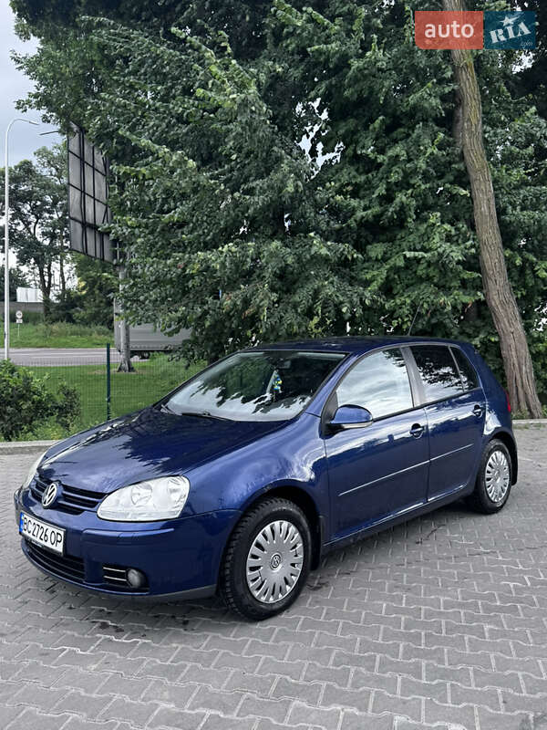 Хэтчбек Volkswagen Golf 2005 в Львове