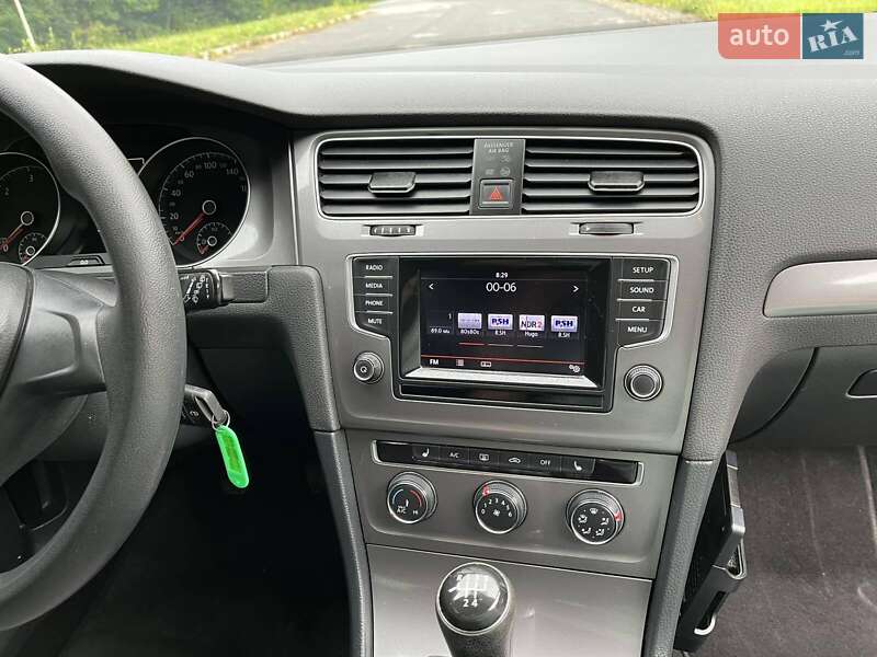 Універсал Volkswagen Golf 2015 в Красилові