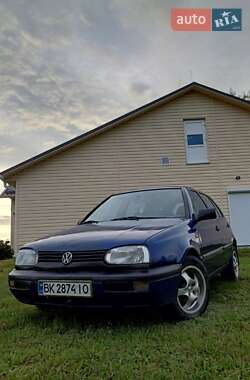 Хэтчбек Volkswagen Golf 1995 в Дубровице