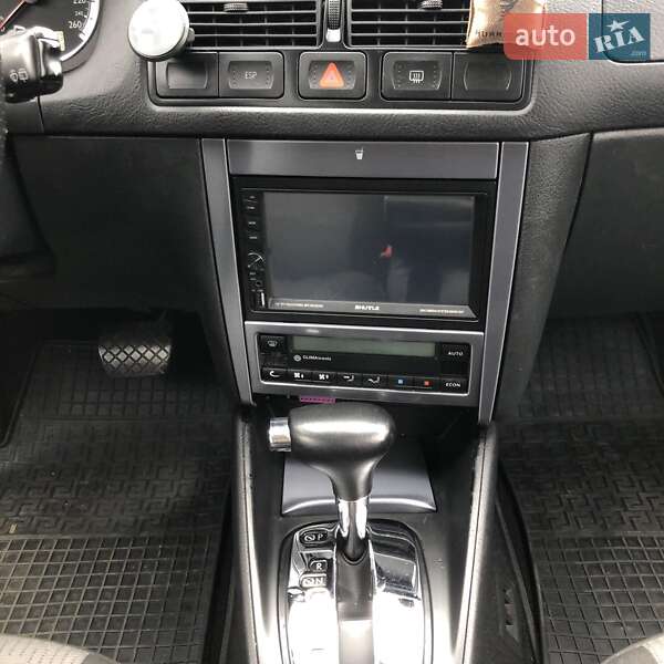 Хэтчбек Volkswagen Golf 2003 в Одессе