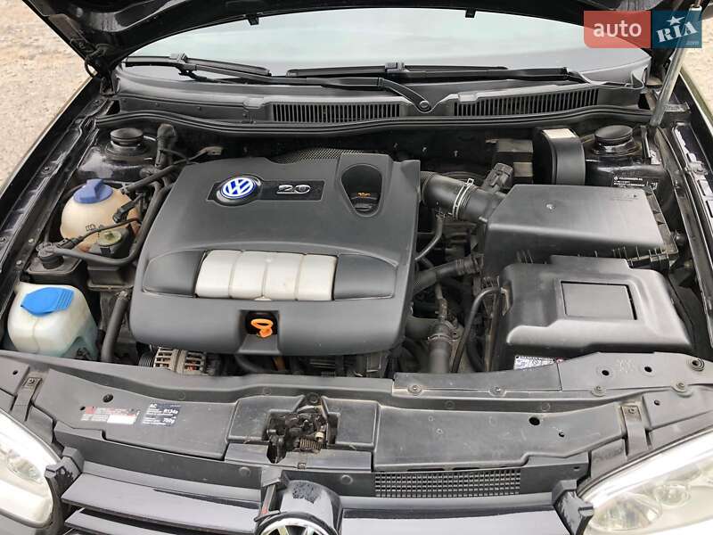 Хэтчбек Volkswagen Golf 2003 в Одессе