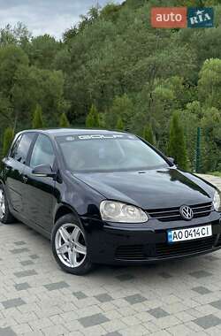 Хэтчбек Volkswagen Golf 2005 в Нижних Воротах