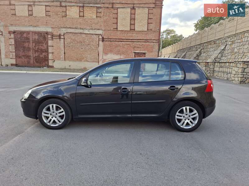 Хэтчбек Volkswagen Golf 2006 в Могилев-Подольске