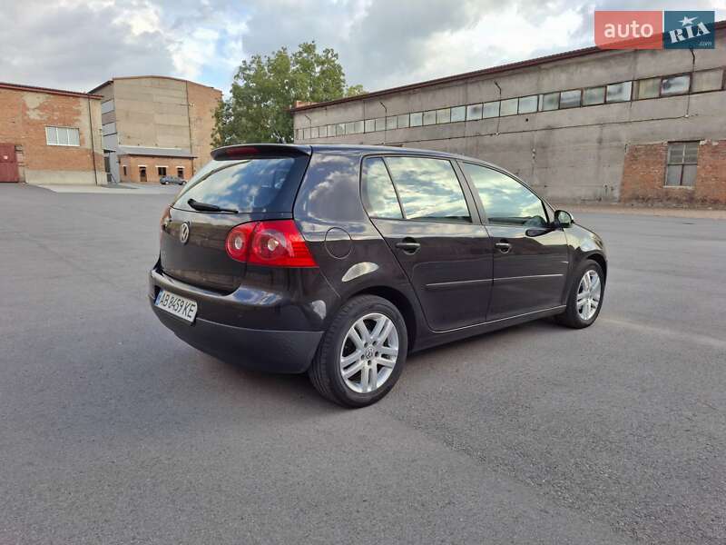 Хэтчбек Volkswagen Golf 2006 в Могилев-Подольске