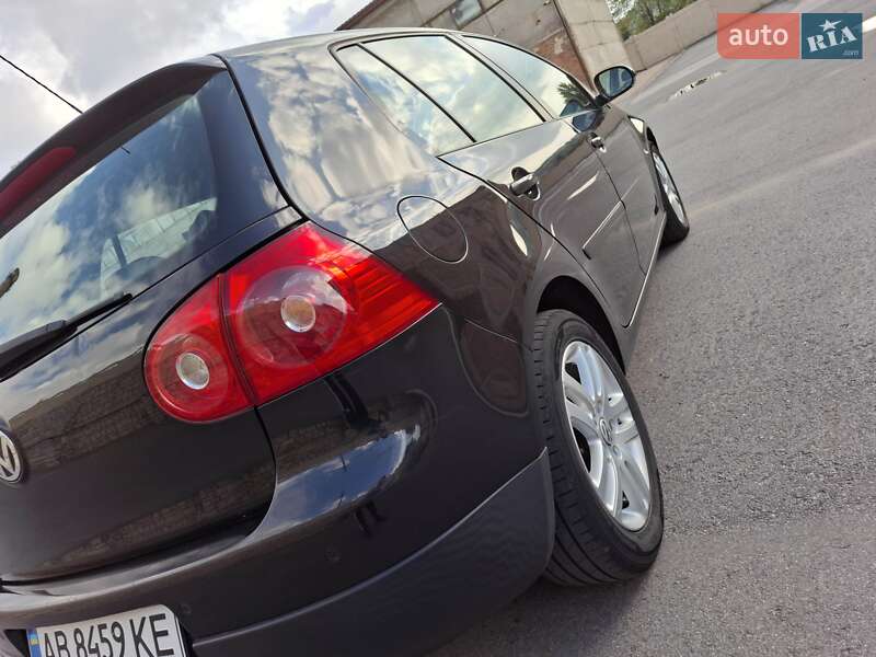 Хэтчбек Volkswagen Golf 2006 в Могилев-Подольске