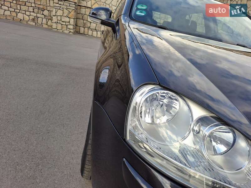 Хэтчбек Volkswagen Golf 2006 в Могилев-Подольске