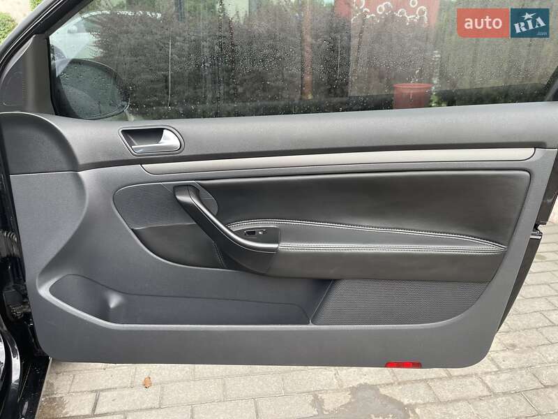 Хэтчбек Volkswagen Golf 2005 в Виннице