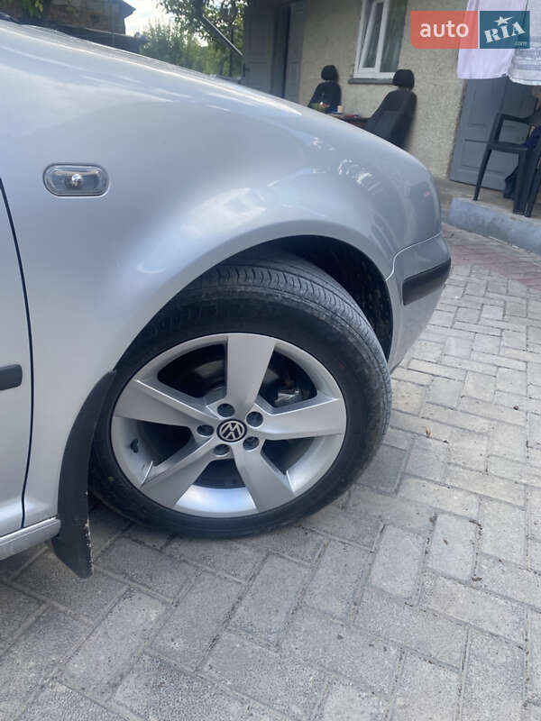 Хетчбек Volkswagen Golf 2002 в Почаєві