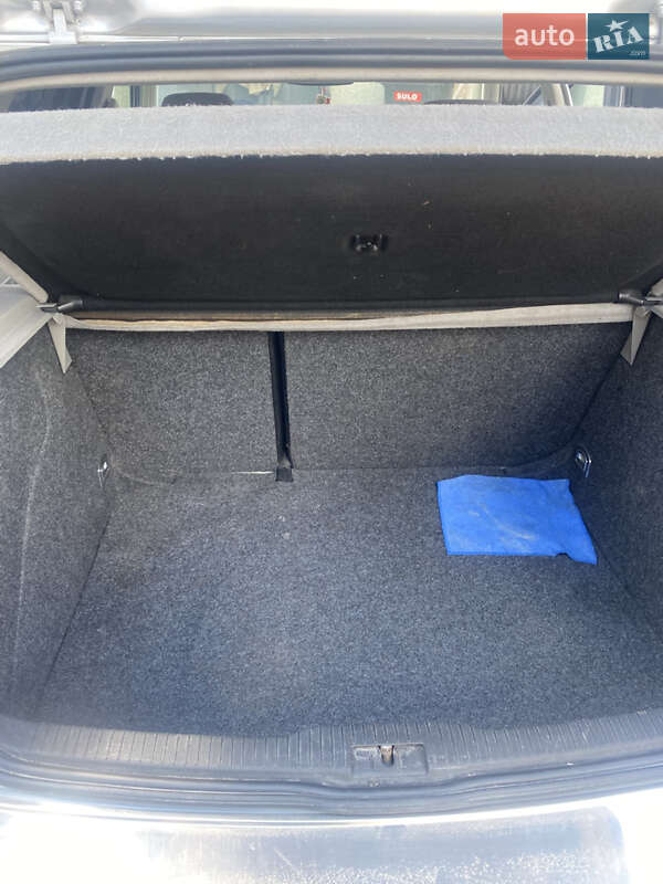 Хетчбек Volkswagen Golf 2002 в Почаєві