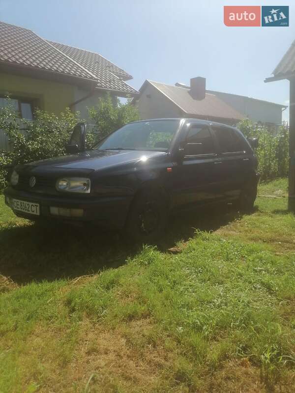 Хетчбек Volkswagen Golf 1996 в Чернівцях