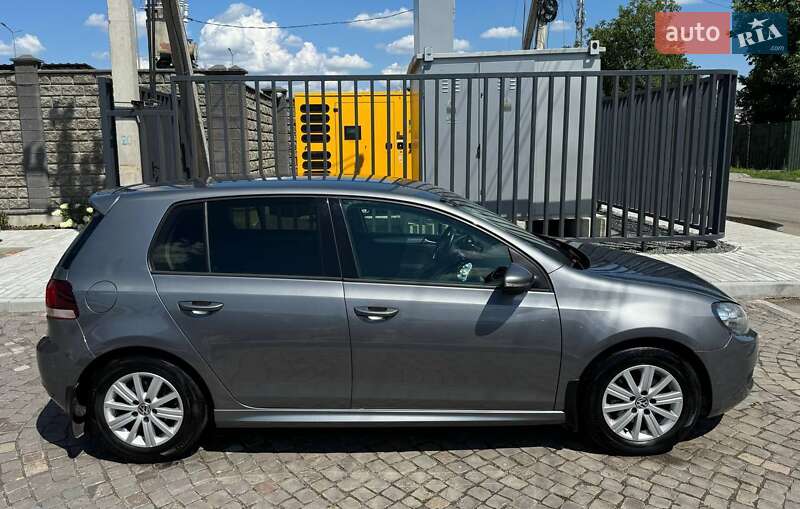 Хетчбек Volkswagen Golf 2011 в Ужгороді