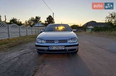 Хэтчбек Volkswagen Golf 2001 в Коростене