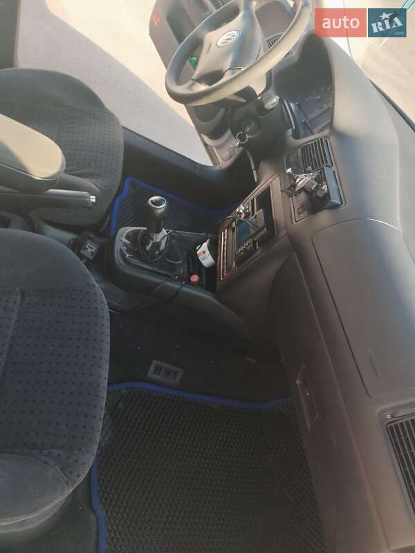 Хетчбек Volkswagen Golf 2000 в Дніпрі