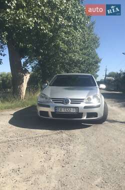 Хетчбек Volkswagen Golf 2005 в Полонному