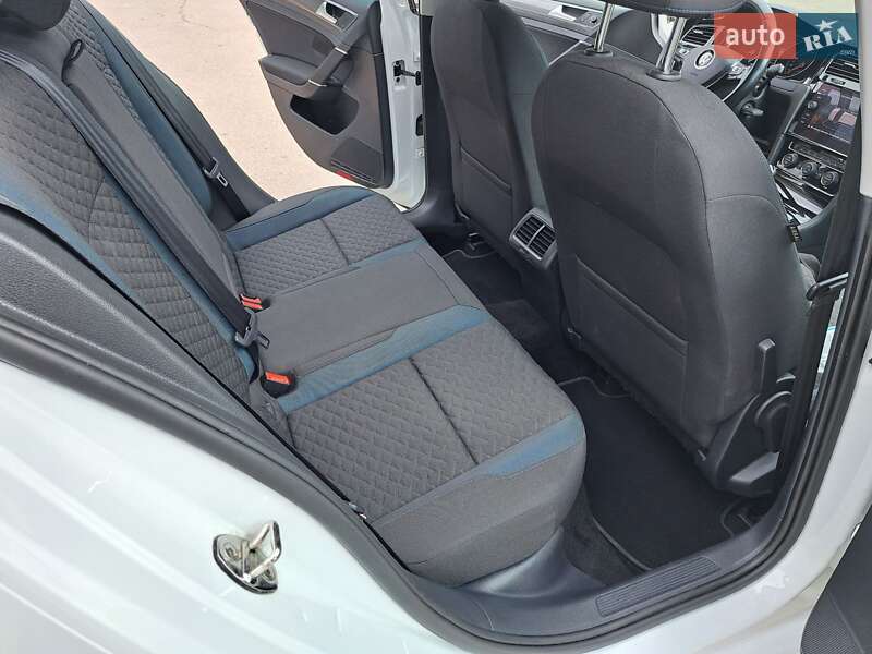 Универсал Volkswagen Golf 2020 в Львове
