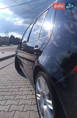 Хетчбек Volkswagen Golf 2002 в Стрию