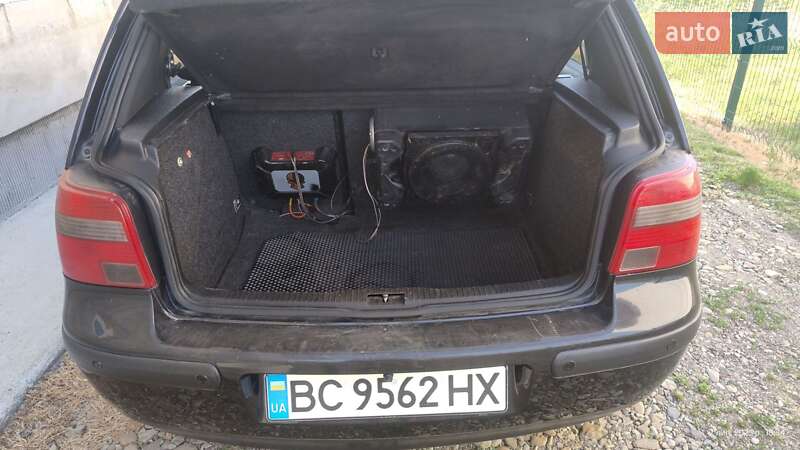 Хетчбек Volkswagen Golf 2002 в Стрию