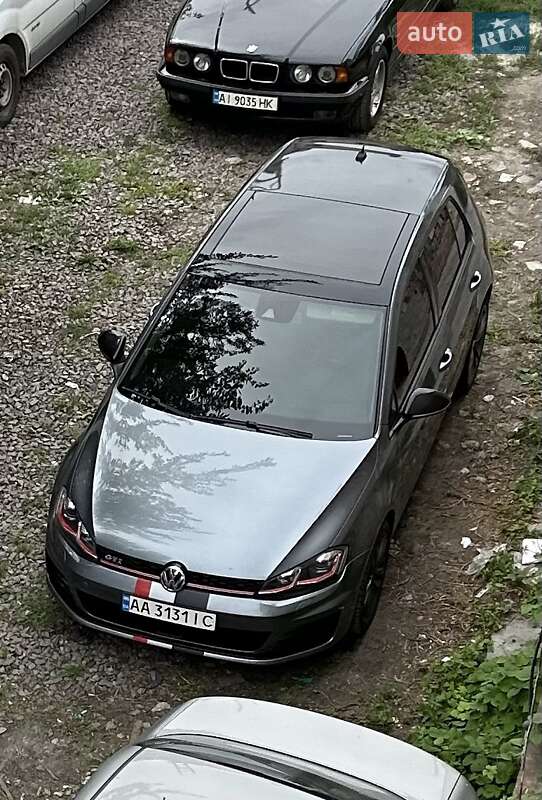 Хетчбек Volkswagen Golf 2015 в Києві