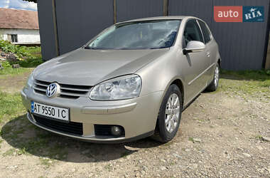 Хэтчбек Volkswagen Golf 2005 в Рожнятове