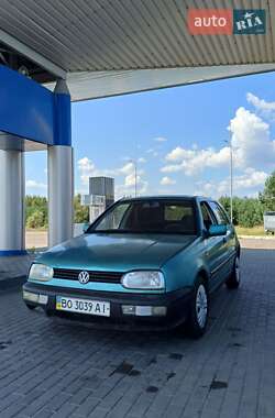 Хетчбек Volkswagen Golf 1993 в Дубровиці