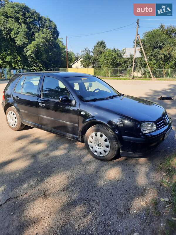 Хетчбек Volkswagen Golf 2002 в Надвірній