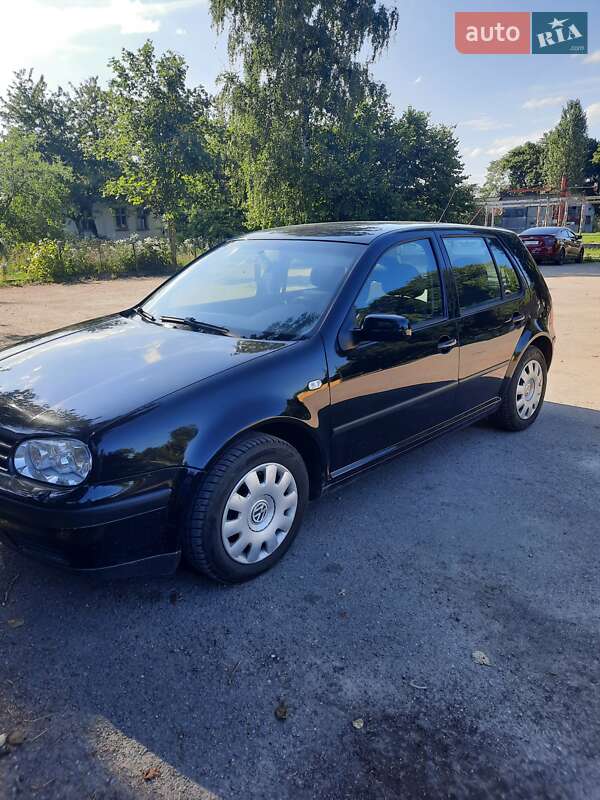 Хетчбек Volkswagen Golf 2002 в Надвірній