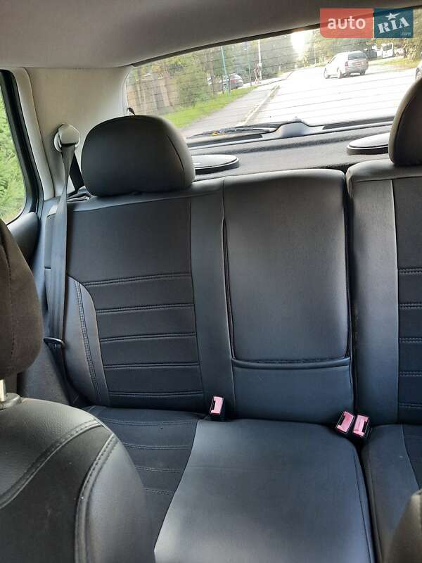 Хетчбек Volkswagen Golf 2002 в Надвірній