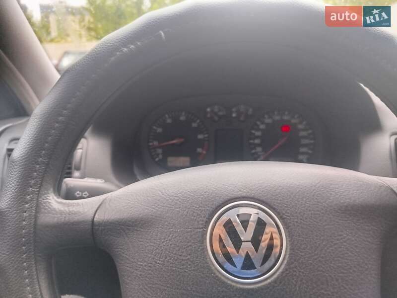 Хетчбек Volkswagen Golf 1999 в Києві