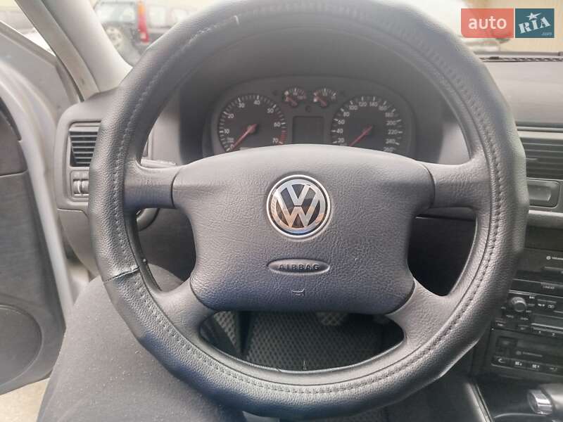 Хетчбек Volkswagen Golf 1999 в Києві