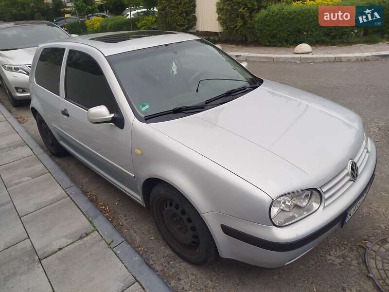 Хетчбек Volkswagen Golf 1999 в Києві
