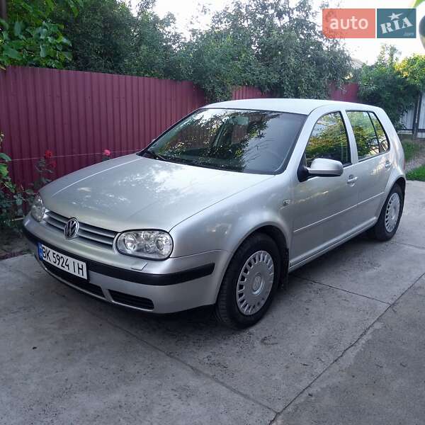 Хетчбек Volkswagen Golf 2003 в 