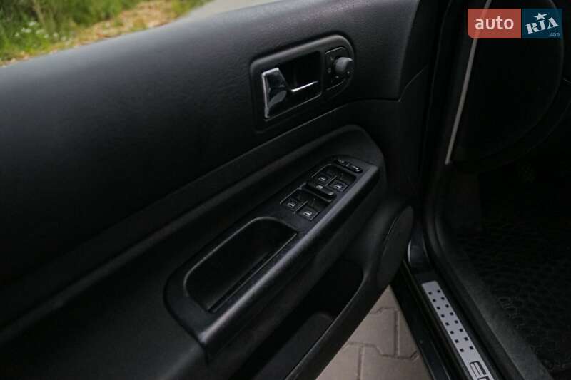 Хетчбек Volkswagen Golf 2003 в Хмельницькому