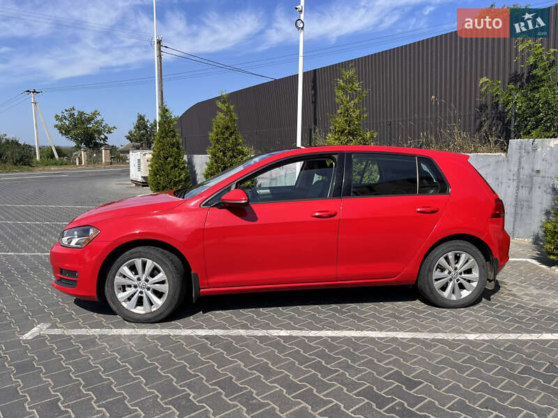 Хетчбек Volkswagen Golf 2016 в Чернівцях