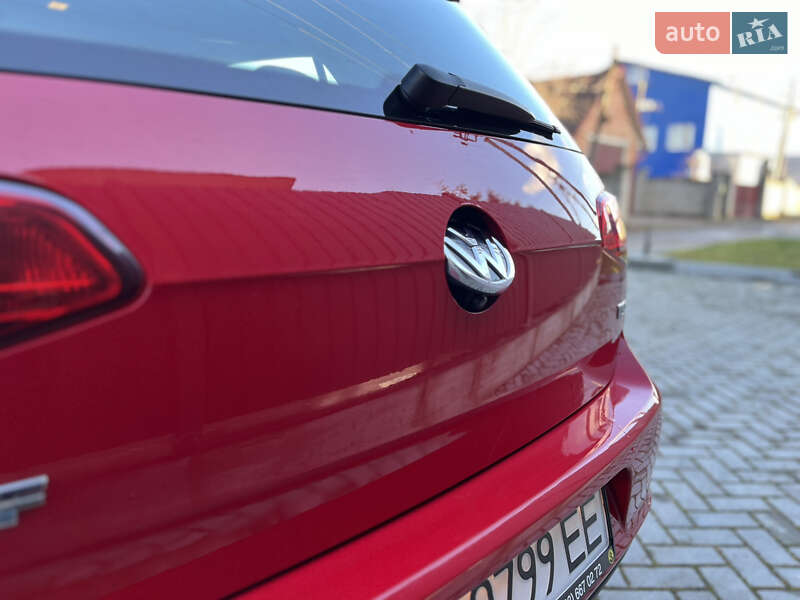 Хетчбек Volkswagen Golf 2016 в Чернівцях