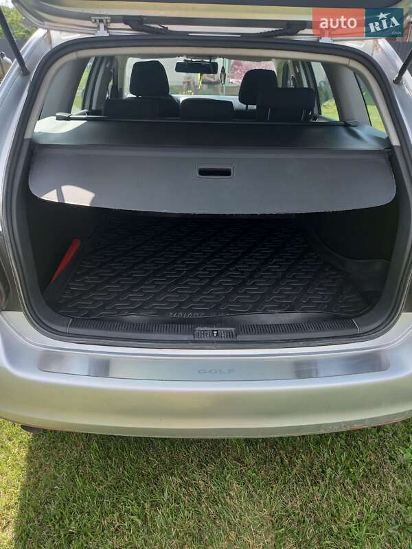 Універсал Volkswagen Golf 2012 в Острозі