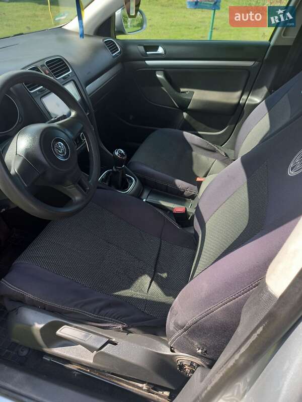 Універсал Volkswagen Golf 2012 в Острозі