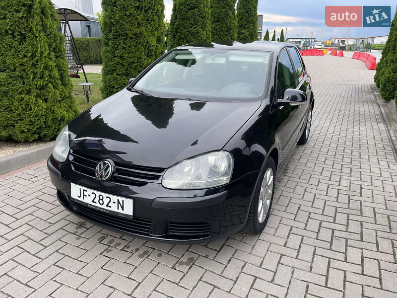 Хэтчбек Volkswagen Golf 2003 в Городке