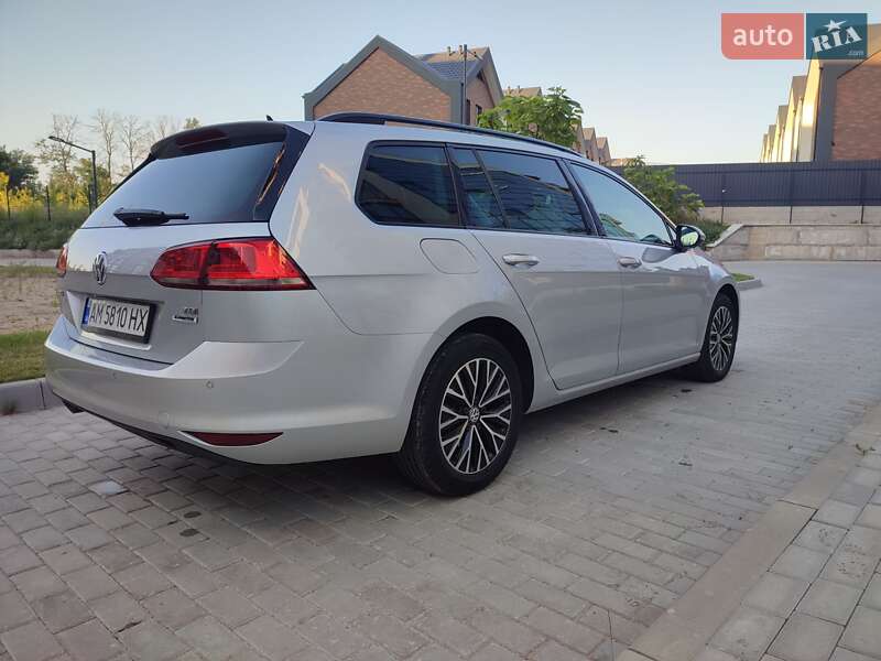 Універсал Volkswagen Golf 2015 в Вінниці