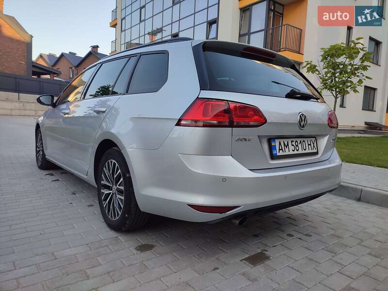 Універсал Volkswagen Golf 2015 в Вінниці