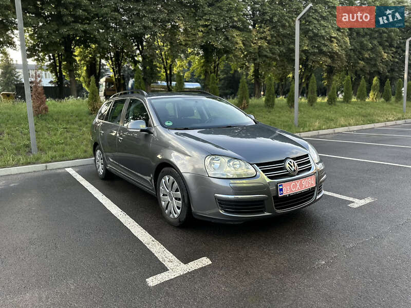 Універсал Volkswagen Golf 2008 в Рівному
