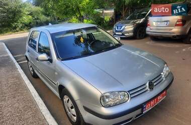 Хэтчбек Volkswagen Golf 2003 в Киеве