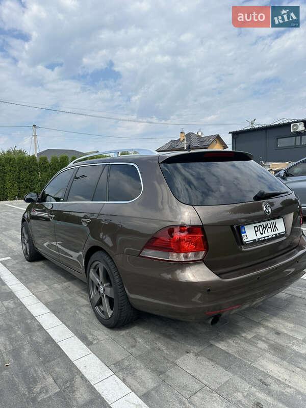 Універсал Volkswagen Golf 2011 в Луцьку